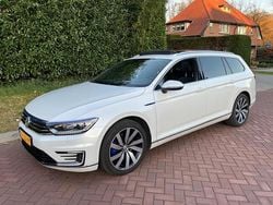Wit (metallic) Gebruikt 2015 VW Passat Highline Stationwagen | € 9.500 (Goede deal)