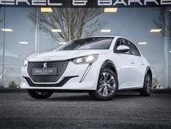 Wit (parellak) Gebruikt 2021 Peugeot e-208 Allure Hatchback | € 14.950 (Eerlijke prijs)