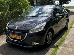 Zwart Gebruikt 2012 Peugeot 208 Envy Hatchback | € 4.650 (Eerlijke prijs)