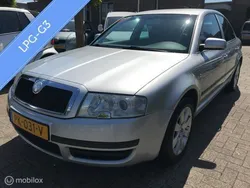 Grijs Gebruikt 2006 Skoda Superb Comfort Sedan | € 2.499