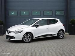 Wit Gebruikt 2014 Renault Clio IV Night&Day Hatchback | € 7.740 (Eerlijke prijs)