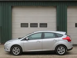 Grijs Gebruikt 2012 Ford Focus Ambiente Sedan | € 6.450 (Goede deal)