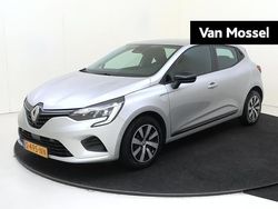 Grijs Gebruikt 2023 Renault Clio V Equilibre Hatchback | € 14.940 (Eerlijke prijs)