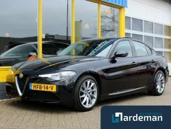Zwart, metallic lak Gebruikt 2019 Alfa Romeo Giulia Sedan | € 29.250 (Eerlijke prijs)