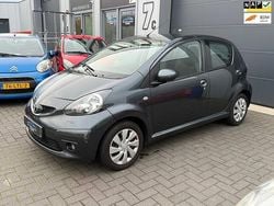 Grijs (metallic) Gebruikt 2012 Toyota Aygo Hatchback | € 5.695 (Goede deal)