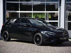 Zwart, metallic lak Gebruikt 2023 Mercedes A250 AMG line Hatchback | € 42.875