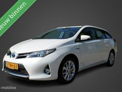 Wit Gebruikt 2014 Toyota Auris Executive Hatchback | € 9.750 (Eerlijke prijs)