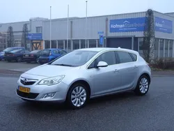 Grijs Gebruikt 2011 Opel Astra Cosmo Hatchback | € 4.950 (Eerlijke prijs)