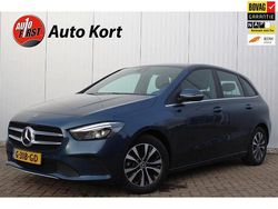 Blauw, metallic lak Gebruikt 2019 Mercedes B180 Business MPV | € 21.450 (Goede deal)