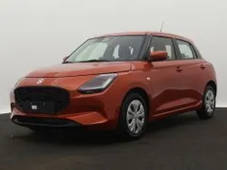 Oranje Nieuw 2024 Suzuki Swift Comfort Hatchback | € 19.945 (Eerlijke prijs)