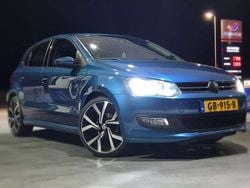 Blauw Gebruikt 2015 VW Polo Hatchback | € 6.500 (Goede deal)