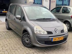 Grijs Gebruikt 2009 Renault Grand Modus Expression MPV | € 2.350 (Goede deal)