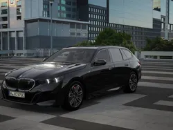 Zwart, metallic lak Nieuw 2024 BMW i5 M Sport Sedan | € 91.660 (Iets duurder)