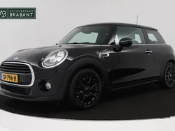Zwart, metallic lak Gebruikt 2018 Mini Cooper Business Hatchback | € 13.945 (Eerlijke prijs)