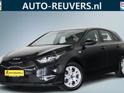 Zwart, metallic lak Gebruikt 2023 Kia Ceed Comfort Hatchback | € 18.900 (Super prijs)