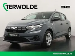 Grijs, metallic lak Nieuw 2025 Dacia Sandero Essentiel Hatchback | € 18.800 (Goede deal)