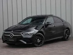 Zwart, metallic lak Gebruikt 2023 Mercedes CLA250 AMG Sedan | € 42.500 (Iets duurder)