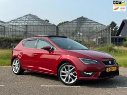 Rood, metallic lak Gebruikt 2015 Seat Leon FR Hatchback | € 12.490 (Iets duurder)