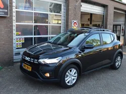 Zwart Gebruikt 2024 Dacia Sandero Stepway Hatchback | € 23.149 (Eerlijke prijs)