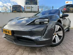 Grijs Gebruikt 2022 Porsche Taycan Performance Package Sedan | € 63.999 (Eerlijke prijs)
