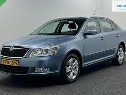 Blauw, metallic lak Gebruikt 2010 Skoda Octavia Ambition Hatchback | € 5.000 (Eerlijke prijs)