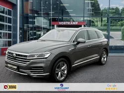 Grijs, metallic lak Gebruikt 2021 VW Touareg Elegance SUV | € 55.950 (Goede deal)