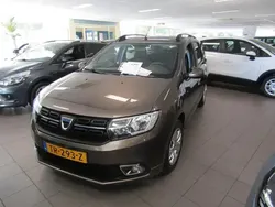Bruin, metallic lak Gebruikt 2018 Dacia Logan Lauréate Sedan | € 10.900 (Eerlijke prijs)