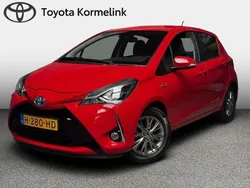 Rood Gebruikt 2020 Toyota Yaris Hybrid Hatchback | € 18.750 (Eerlijke prijs)