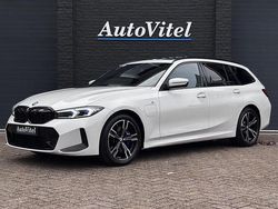 Wit Gebruikt 2024 BMW 330e M Sport Stationwagen | € 48.545 (Eerlijke prijs)