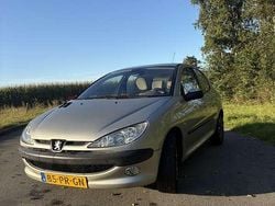 Grijs Gebruikt 2004 Peugeot 206 Hatchback | € 800 (Eerlijke prijs)