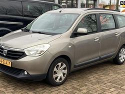 Bruin Gebruikt 2013 Dacia Lodgy Lauréate MPV | € 3.999