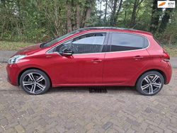 Rood, metallic lak Gebruikt 2019 Peugeot 208 GT-line Hatchback | € 10.250 (Super prijs)