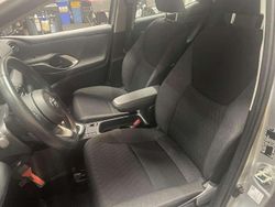 Grijs Gebruikt 2021 Toyota Yaris Hybrid Active Hatchback | € 19.800 (Eerlijke prijs)