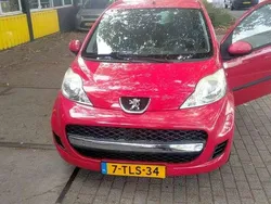 Rood Gebruikt 2009 Peugeot 107 Hatchback | € 2.700 (Eerlijke prijs)