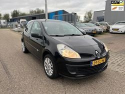 Zwart Gebruikt 2006 Renault Clio II Authentique Hatchback | € 1.250 (Eerlijke prijs)