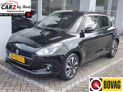 Zwart, metallic lak Gebruikt 2020 Suzuki Swift Hatchback | € 14.945 (Eerlijke prijs)