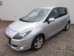 Zilver Gebruikt 2009 Renault Scénic III Dynamique MPV | € 4.950 (Eerlijke prijs)