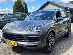 Grijs, metallic lak Gebruikt 2018 Porsche Cayenne SUV | € 39.950 (Eerlijke prijs)