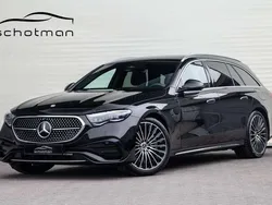 Zwart, metallic lak Gebruikt 2024 Mercedes E300 AMG line Stationwagen | € 62.500 (Iets duurder)