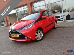 Rood Gebruikt 2017 Toyota Aygo X-play Hatchback | € 9.450 (Eerlijke prijs)