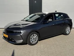 Grijs Gebruikt 2022 Opel Astra Edition Hatchback | € 18.450 (Eerlijke prijs)