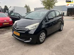 Zwart Gebruikt 2011 Toyota Verso-S Comfort MPV | € 8.250 (Eerlijke prijs)