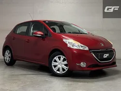 Rood Gebruikt 2013 Peugeot 208 Envy Hatchback | € 4.950 (Goede deal)