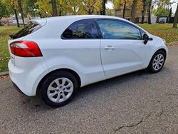 Wit Gebruikt 2012 Kia Rio MPV | € 1.850 (Goede deal)