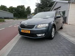 Grijs Gebruikt 2014 Skoda Octavia Elegance Stationwagen | € 8.950 (Iets duurder)