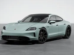 Groen, metallic lak Gebruikt 2024 Porsche Taycan Sedan | € 104.900