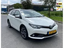 Wit, metallic lak Gebruikt 2019 Toyota Auris Touring Sports Stationwagen | € 17.950 (Eerlijke prijs)