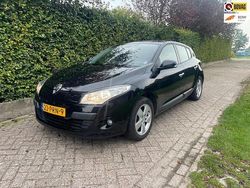 Zwart Gebruikt 2011 Renault Mégane III Dynamique Hatchback | € 2.950 (Eerlijke prijs)
