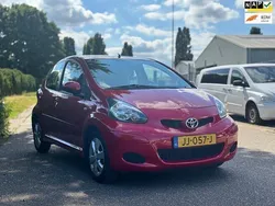 Rood Gebruikt 2010 Toyota Aygo Hatchback | € 2.750 (Eerlijke prijs)