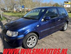 Blauw Gebruikt 2001 VW Polo Trendline Hatchback | € 999 (Eerlijke prijs)